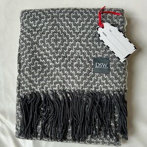 DSW Gray and White Patterned Throw Blanket
